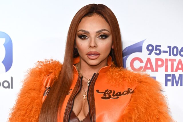 A ex-estrela do 'X Factor' Jesy Nelson diz que as filhas gêmeas “provavelmente nunca mais andarão” após o diagnóstico de SMA
