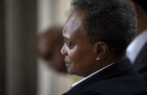 A ex-prefeita de Chicago Lori Lightfoot processou por dívida de cartão de crédito Yahoo news home