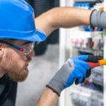 A geração Z muda para a profissão de colarinho azul, encanador para eletricista se torna tendência de carreira em 2026