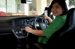 A história da Doutora Rosa, motorista da GrabCar que presta atendimento emergencial de entrega ao seu passageiro A história da Doutora Rosa, motorista da GrabCar que presta atendimento emergencial de entrega ao seu passageiro