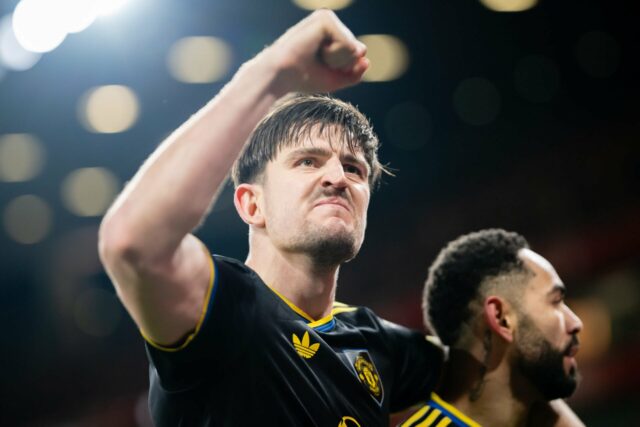 Harry Maguire comemora gol pelo Manchester United.