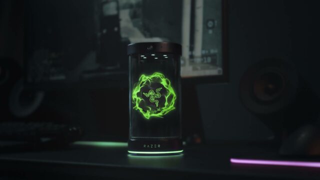 A internet odeia o ultrajante companheiro de IA da Razer, iPhone 16 Pro Max vs. Galaxy S24 Ultra nas mãos de uma pessoa
