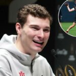 O quarterback do Indiana Hoosiers, Fernando Mendoza, durante o dia da mídia para o Campeonato Nacional de Playoff de Futebol Universitário de 2025 no Centro de Convenções de Miami Beach.