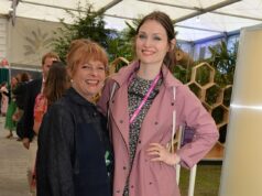 A mãe de Sophie Ellis-Bextor, Janet Ellis, fala sobre ter sofrido 10 abortos secretos e por que ela não contou à sua filha famosa por anos A mãe de Sophie Ellis-Bextor, Janet Ellis, 70, falou sobre ter tido 10 abortos espontâneos em apenas cinco anos (visto em 2022)