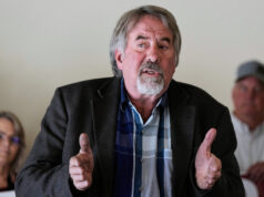 A morte do republicano na Câmara aproxima a maioria do Partido Republicano do ponto de ruptura Desenho animado de Clay Bennett