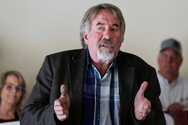 Desenho animado de Clay Bennett