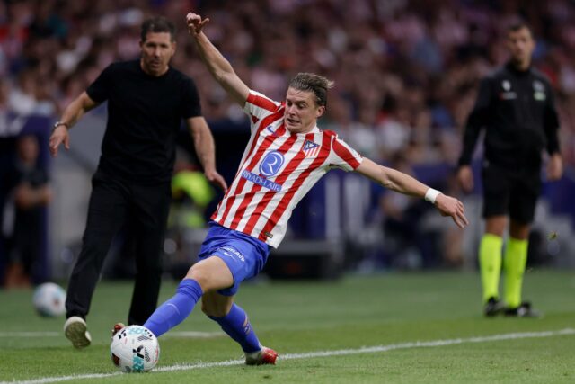 Jogadores do Manchester United comemoram a vitória sobre os Wolves.