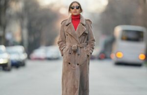 A nova seção de lançamentos da Amazon está repleta de suéteres luxuosos por menos de US $ 25 Jeans, suéter, bolsa, tênis e relógio da Amazon