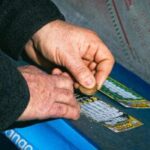 Raspadinhas de loteria. A operadora da Loteria Nacional do Reino Unido, Allwyn, se une ao serviço de mercearia Gopuff para entregas de raspadinhas