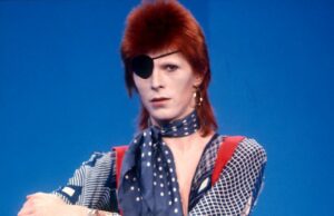 A pequena casa suburbana onde David Bowie cresceu e escreveu seu primeiro sucesso, Space Oddity, será aberta ao público David Bowie teve cinco singles número um no Reino Unido e 11 álbuns número um no Reino Unido em uma carreira de enorme sucesso