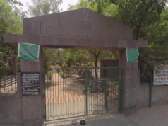 A polícia de Delhi prende três e apreende fundos em dinheiro em operação ilegal de jogos de azar Entrada para o Parque Trilokpuri. A polícia de Delhi prende três e apreende fundos em dinheiro em operação ilegal de jogos de azar