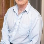 Roy Morton (foto) ¿ que sofre de um problema cardíaco ¿ foi acordado em 28 de dezembro por policiais armados com submetralhadoras que arrombaram sua porta da frente, aplicaram-lhe um choque elétrico, prenderam-no no chão e o algemaram após supostamente confundir seu endereço