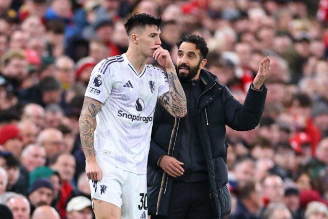 A posição de Ruben Amorim sobre Senne Lammens e Benjamin O técnico do Manchester United, Ruben Amorim, durante a partida da Premier League entre Crystal Palace e Manchester United no Selhurst Park em 2025 em Londres, Inglaterra.
