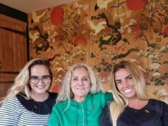 A ‘preocupada intervenção de planejamento familiar’ de Katie Price por causa de seu casamento turbulento com o empresário Lee Andrews, que eles ‘nunca conheceram’ – depois que a estrela do reality show mudou de nome A família 'preocupada' de Katie Price está planejando uma intervenção em seu casamento turbulento com o empresário Lee Andrews (Katie na foto com sua irmã Sophie e sua mãe Amy)