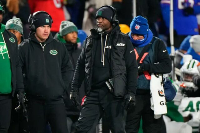 A questão do técnico de Aaron Glenn ainda paira sobre os Jets no final da temporada miserável
