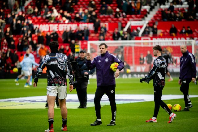 A reação de Jonathan Woodgate à vitória do Manchester United Jonathan Woodgate comemora