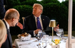 A refeição que Donald Trump supostamente entra sorrateiramente para evitar a comida chique em jantares de Estado Casa Branca dos Estados Unidos