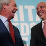 O ex-chanceler conservador Nadhim Zahawi era todo sorrisos ao posar ao lado de Nigel Farage, apesar de uma vez ter considerado sua visão para a Grã-Bretanha como 'assustadora'