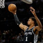 A ressonância magnética de Wembanyama não mostra danos nos ligamentos do joelho, mas perderá o jogo Spurs x Pacers da NBA