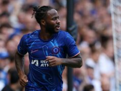 A saída implacável de Raheem Sterling no Chelsea acaba de destacar um problema esquecido do Man Utd para Ineos Tyrell Malacia treina com o Manchester United