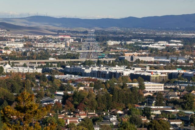 A senadora estadual da Califórnia, Aisha Wahab, do Distrito 10, é fotografada em Fremont, Califórnia, no domingo, 18 de janeiro de 2026. (Jose Carlos Fajardo/Bay Area News Group)