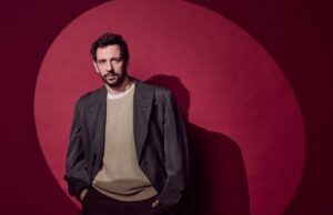A turnê britânica ‘The Spy Who Came in From the Cold’ de John le Carré coloca a estrela de ‘Death in Paradise’ Ralf Little como protagonista A turnê britânica 'The Spy Who Came in From the Cold' de John le Carré coloca a estrela de 'Death in Paradise' Ralf Little como protagonista