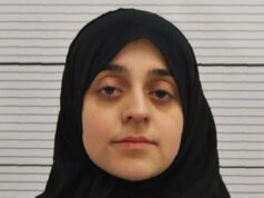 A única maneira é o ISIS: garota-propaganda do Estado Islâmico, amante da TV, que fugiu da Grã-Bretanha com seu filho para cometer terror na Síria, se reinventa como uma influenciadora de mídia social Tareena Shakil retratada em uma foto de custódia em 2016. Depois de seis anos de prisão, ela se reinventou como influenciadora de mídia social