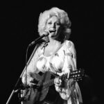 A vida privada de um tesouro público: os segredos de Dolly Parton, truques com bolsas Ziploc e um legado de decência