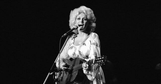 A vida privada de um tesouro público: os segredos de A vida privada de um tesouro público: os segredos de Dolly Parton, truques com bolsas Ziploc e um legado de decência