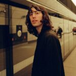 AG Cook sobre a pontuação de 'The Moment' de Charli xcx, usando músicas de 'Brat' com moderação e por que 'Mulholland Drive' foi uma 'influência muito consciente'