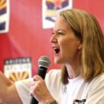 AG democrata do Arizona, Kris Mayes: 'Oficiais' do ICE não são 'aplicadores da lei de verdade'