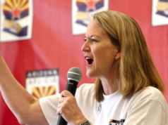 AG democrata do Arizona, Kris Mayes: ‘Oficiais’ do ICE não são ‘aplicadores da lei de verdade’ AG democrata do Arizona, Kris Mayes: 'Oficiais' do ICE não são 'aplicadores da lei de verdade'