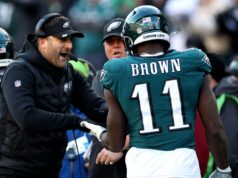AJ Brown e Nick Sirianni entram em uma acalorada disputa lateral durante Eagles-49ers Philadelphia Eagles head coach Nick Sirianni and WR A.J. Brown