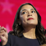 AOC critica a mídia por minimizar o comportamento “cada vez mais errático” de Trump