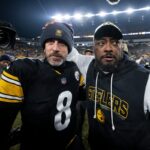 Aaron Rodgers and head coach Mike Tomlin of Pittsburgh Steelers