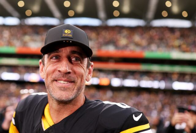 Aaron Rodgers vinculado à equipe NFC para a corrida final da NFL
