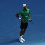 Aberto da Austrália 2026: Musetti lesionado se aposenta no meio do jogo; Djokovic nas semifinais