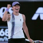 Aberto da Austrália 2026: Swiatek, segundo cabeça-de-chave, sobrevive a uma falha para vencer Kalinskaya na terceira rodada