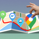 Carro na estrada seguindo a rota GPS destacada em azul com ícones ao redor indicando ausência de dados