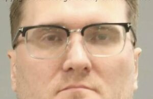 Acusações atualizadas contra homem acusado de assassinar ex-mulher e marido dentista Apresentam Spencer Tepe e Monique Tepe