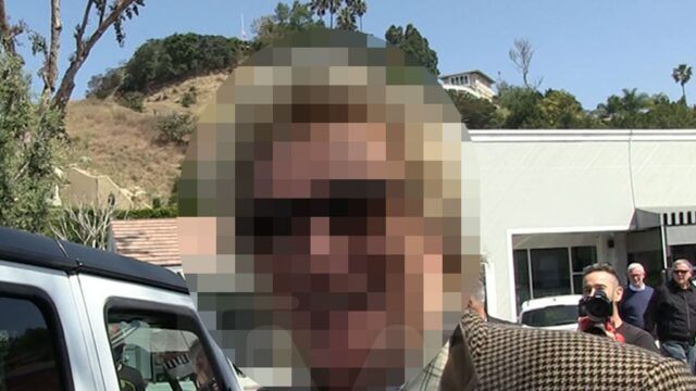 Adivinhe quem é esse vovô orgulhoso! 010526_rod_stewart_guess_who_kal