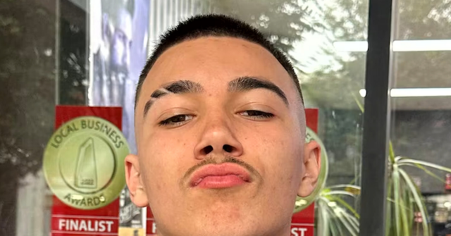 Adolescente acusado de esfaqueamento fatal em ponto de ônibus em Sydney
