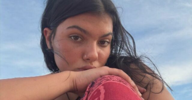 Piper James, 19 anos, foi encontrado morto em K'Gari, anteriormente conhecida como Ilha Fraser, ontem de manhã cercado por um bando de cerca de 10 dingos.