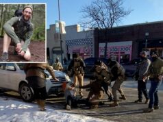 Agentes da Patrulha de Fronteira que atiraram fatalmente em Alex Pretti durante o protesto anti-ICE em Minneapolis foram colocados em licença administrativa Agentes federais detiveram um homem em Minneapolis, com um agente prendendo-o ao lado de um SUV branco em uma rua coberta de neve.