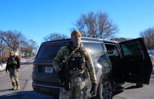 Agentes do ICE tentam entrar no consulado do Equador em Minneapolis Yahoo news home