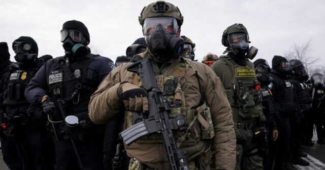 Agentes dos EUA envolvidos no assassinato de Alex Pretti em Minneapolis colocados em licença
