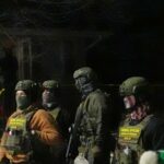 Renee Good em seu carro, momentos antes de ser morta a tiros.