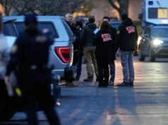 Agentes federais de imigração dos EUA atiram e ferem duas pessoas em um carro do lado de fora do hospital em Portland Agentes federais de imigração atiraram e feriram duas pessoas do lado de fora de um hospital em Portland, Oregon, em 8 de janeiro.