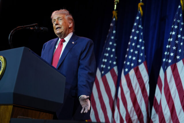 Desenho animado de Mike Luckovich