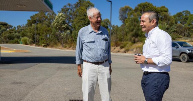 Agricultor e Premier entram juntos no carro e dirigem pela estrada para o inferno
